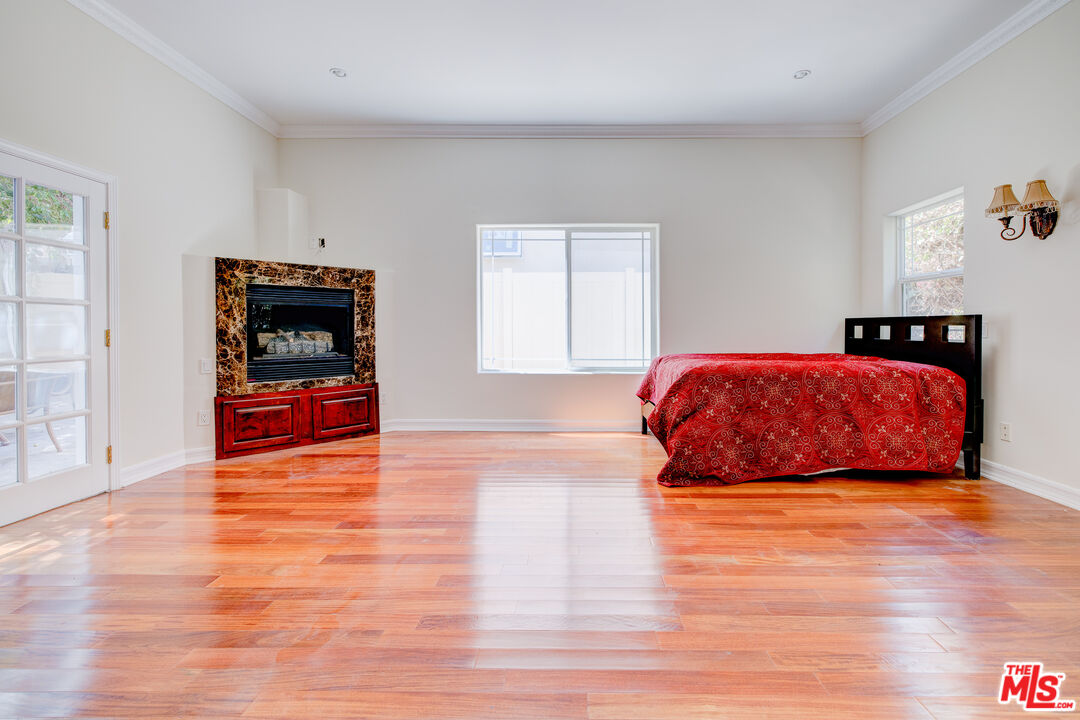 12219 Darlington Ave