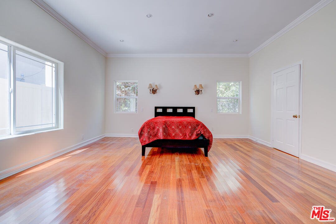 12219 Darlington Ave