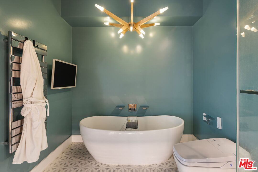 930 N Doheny Dr Unit: 301