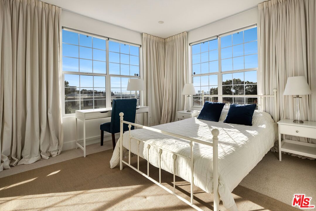 930 N Doheny Dr Unit: 301