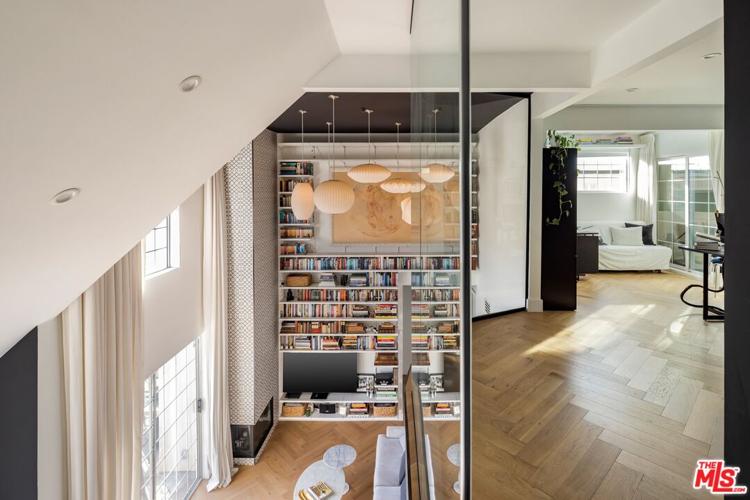 930 N Doheny Dr Unit: 301