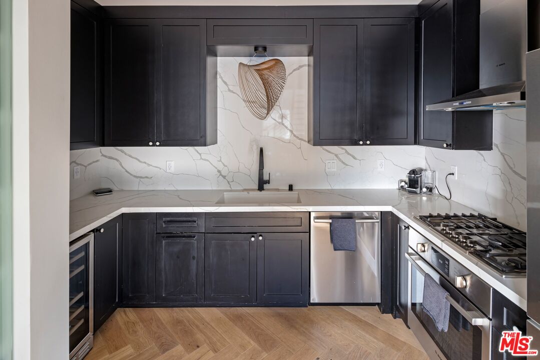 930 N Doheny Dr Unit: 301