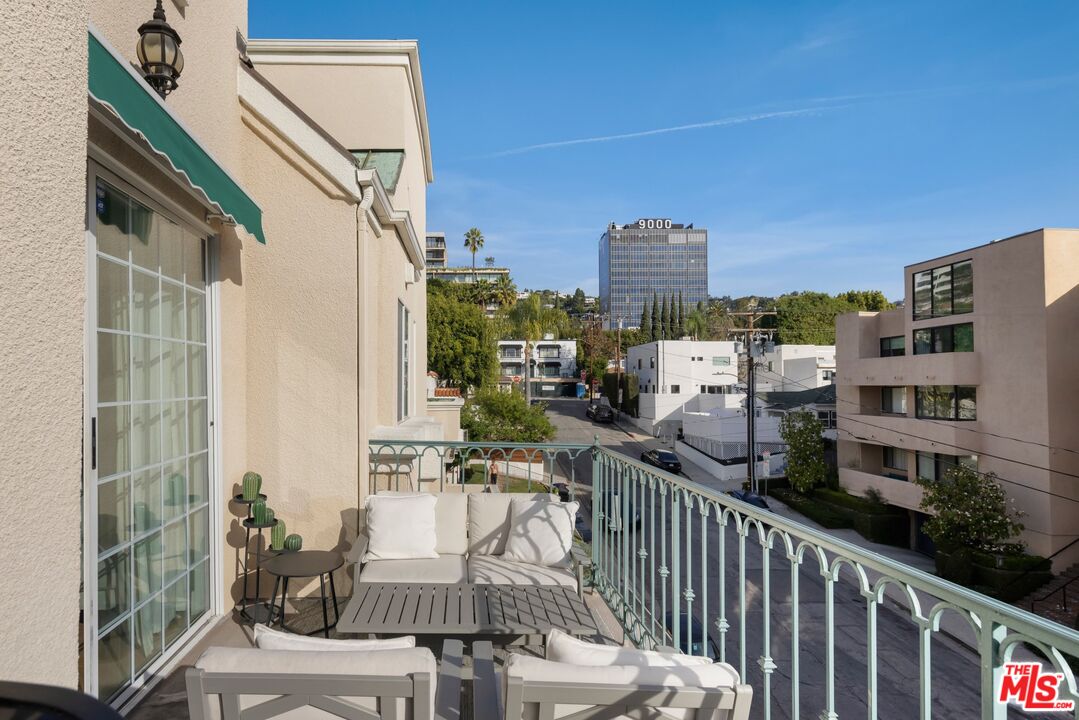 930 N Doheny Dr Unit: 301