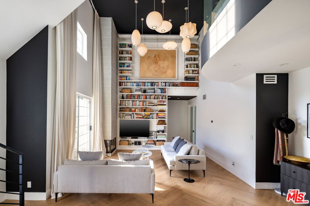 930 N Doheny Dr Unit: 301