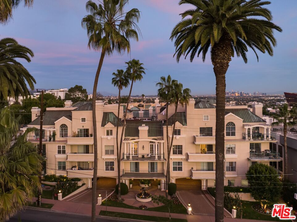 930 N Doheny Dr Unit: 301