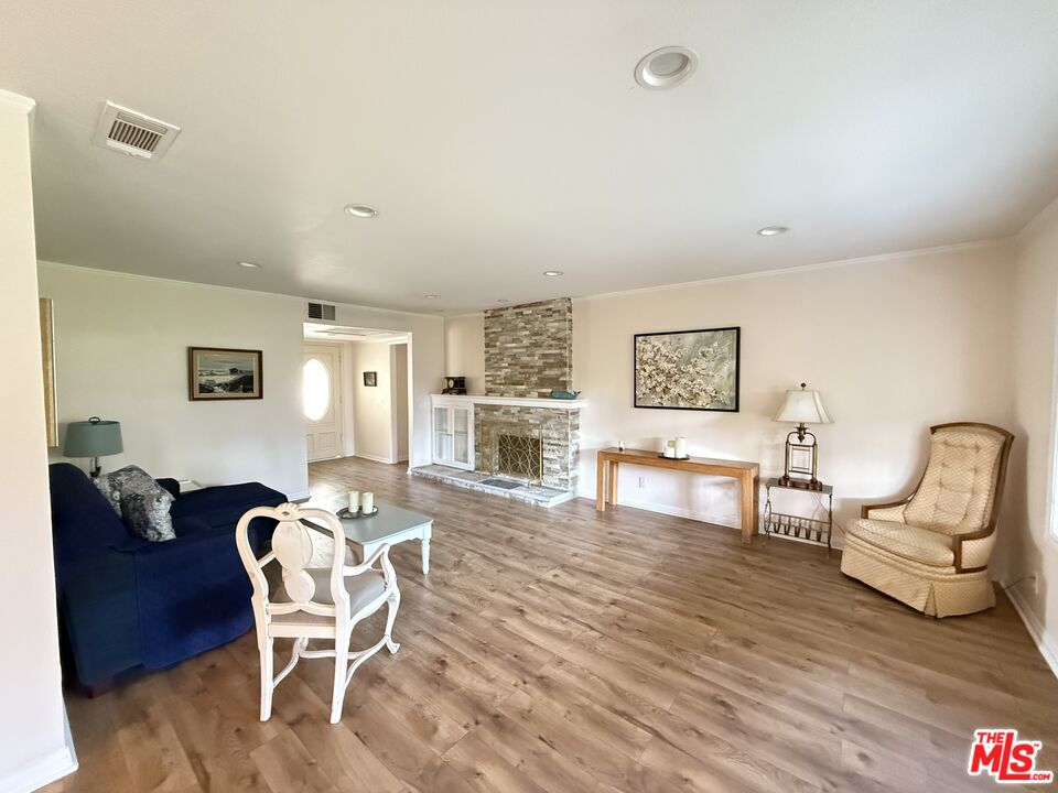 30556 Rainbow View Dr