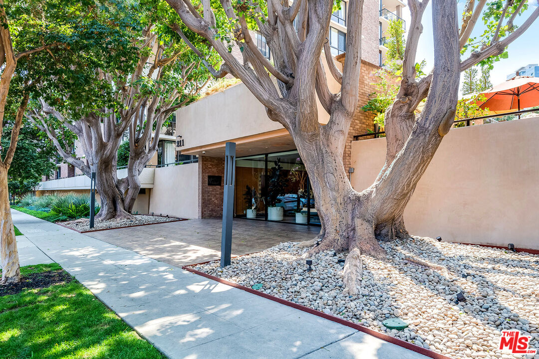 211 S Spalding Dr Unit: 107N