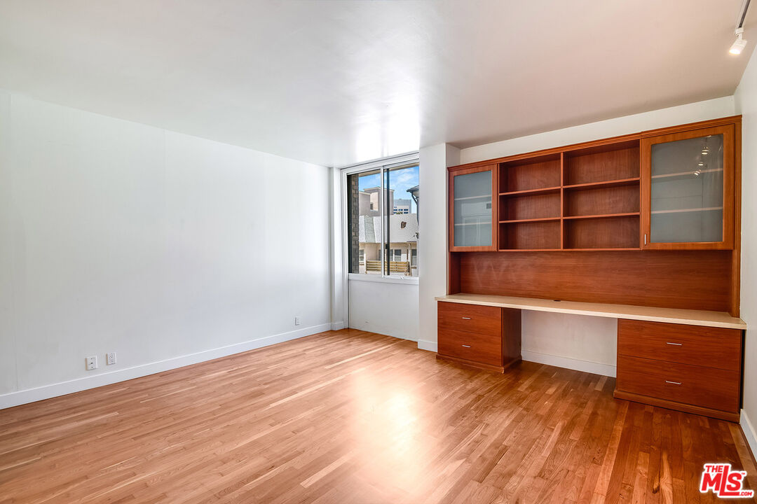 211 S Spalding Dr Unit: 107N