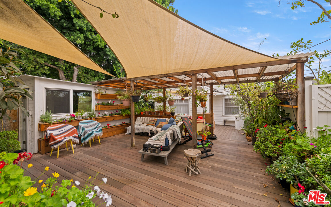 1722 Nichols Canyon Rd