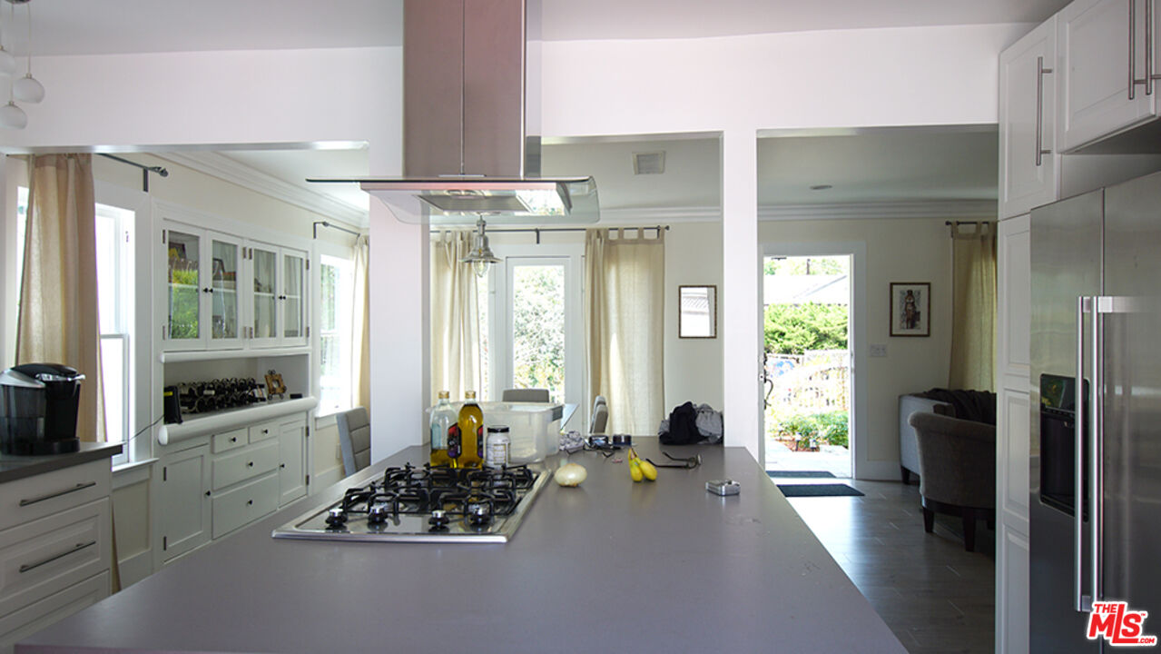 1722 Nichols Canyon Rd