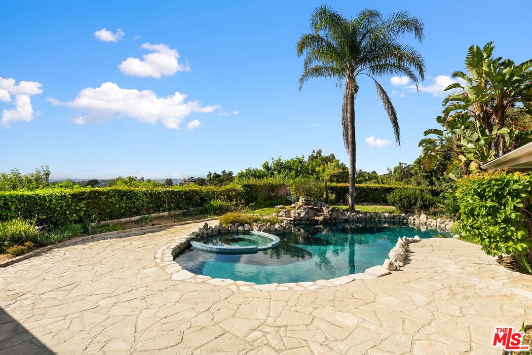 9115 Leander Pl