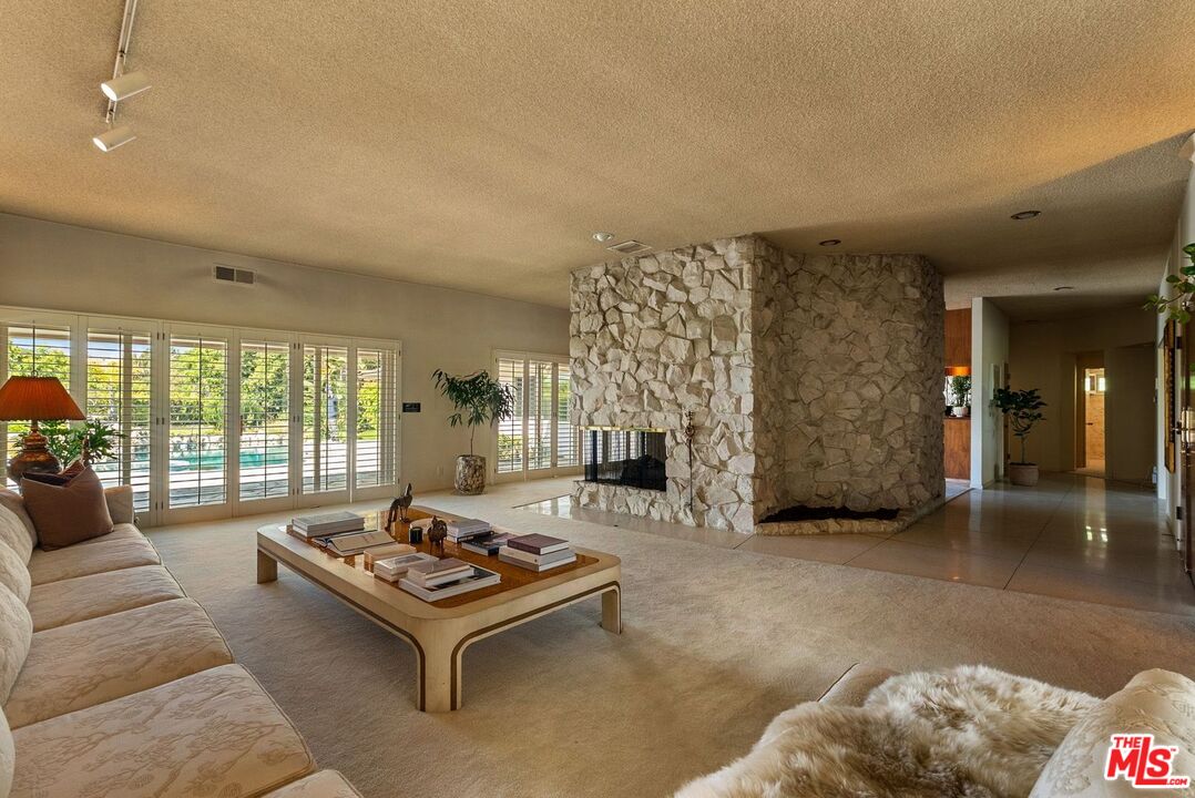 9115 Leander Pl