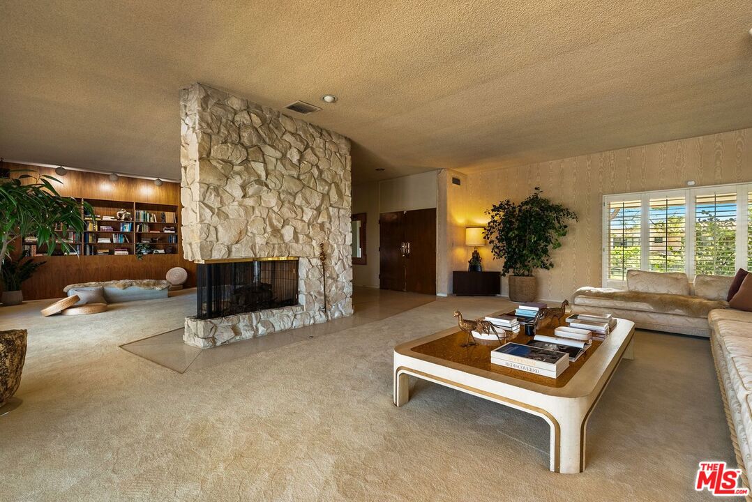 9115 Leander Pl
