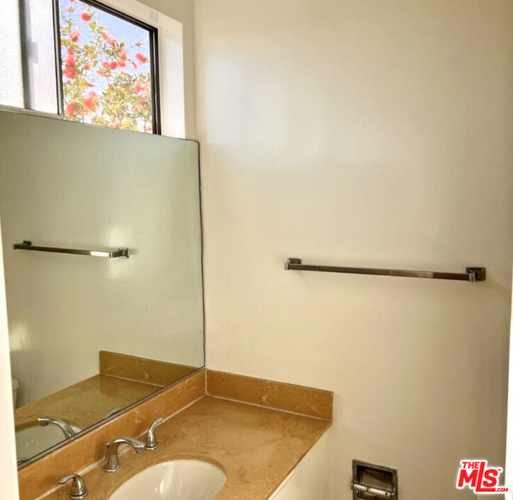 1440 Reeves St Unit: 203