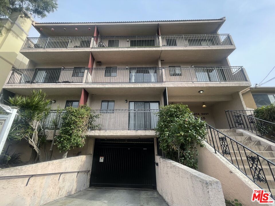 1338 N Sierra Bonita Ave Unit: 102