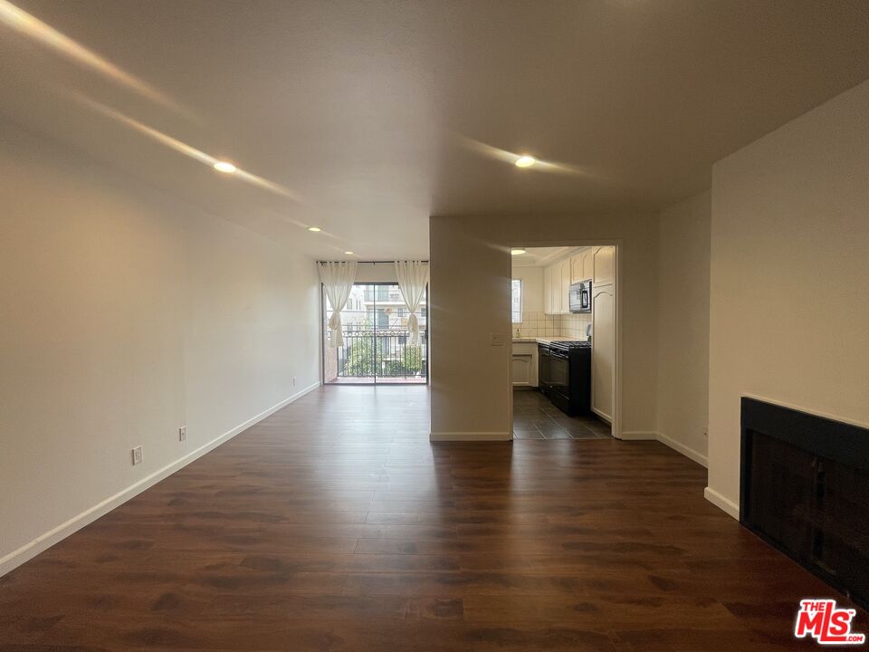 1338 N Sierra Bonita Ave Unit: 102