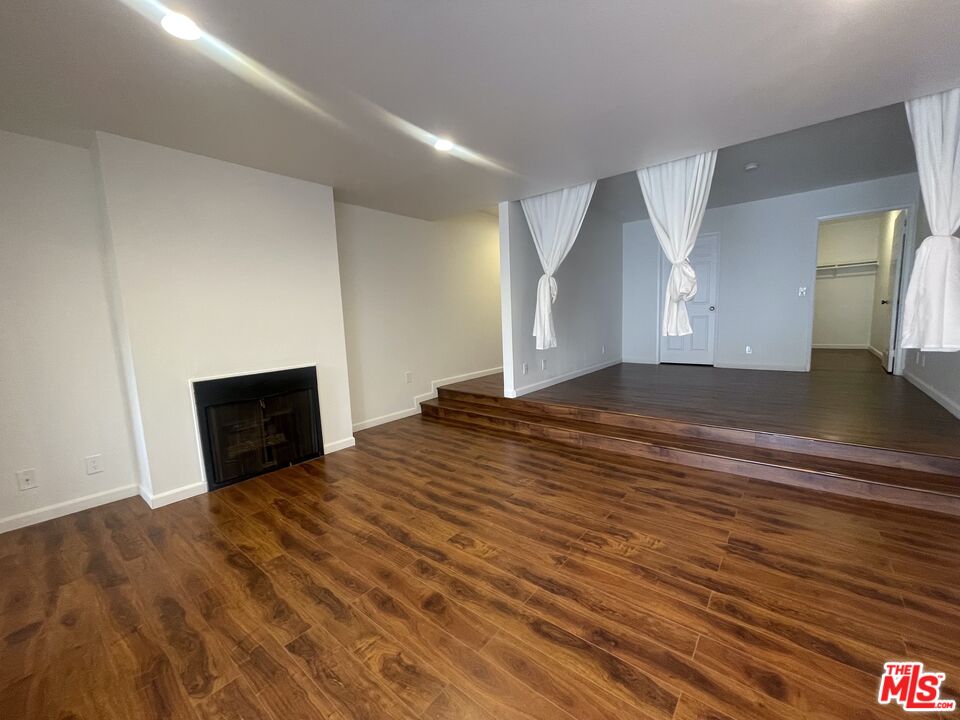 1338 N Sierra Bonita Ave Unit: 102