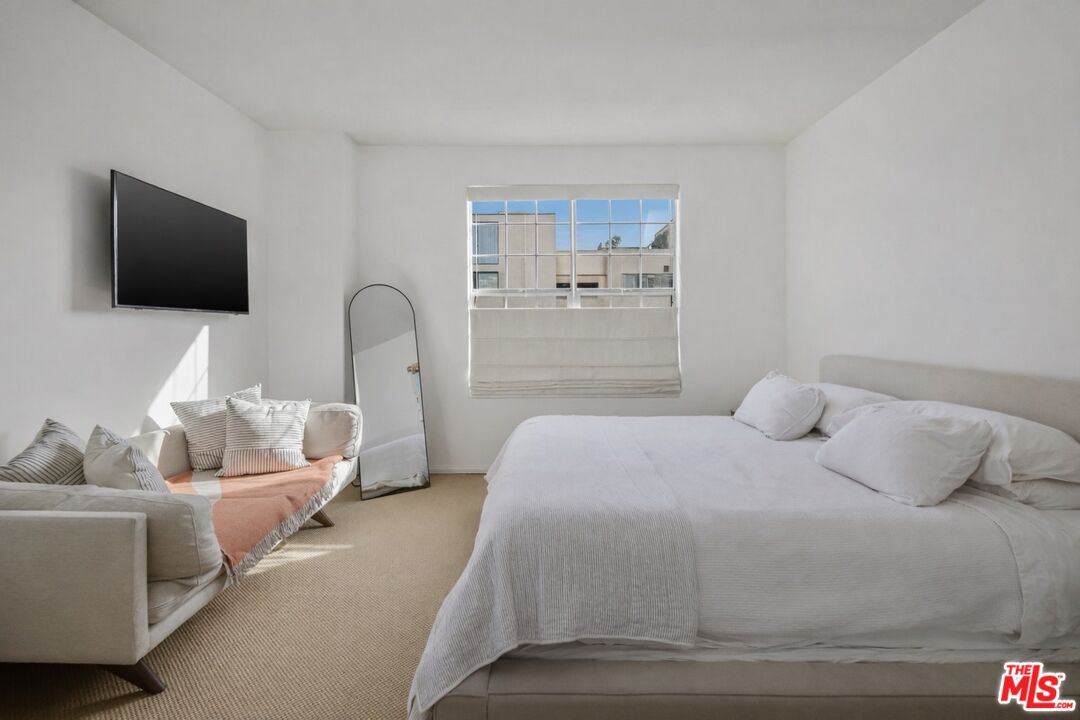 930 N Doheny Dr Unit: 305