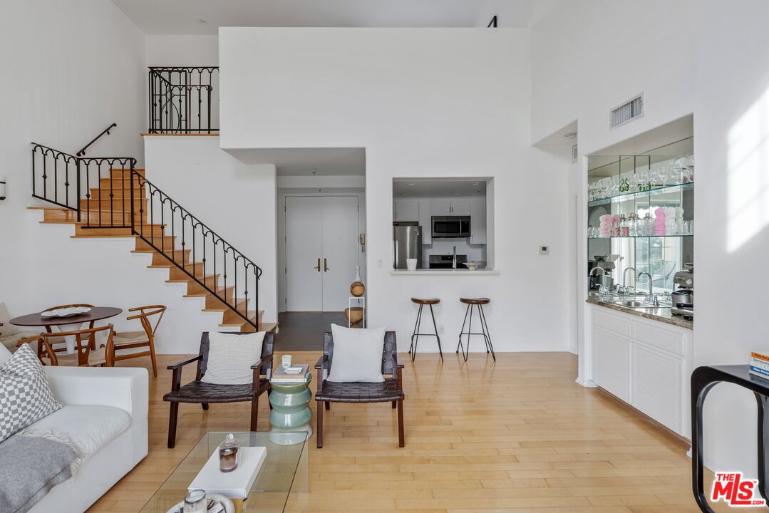 930 N Doheny Dr Unit: 305