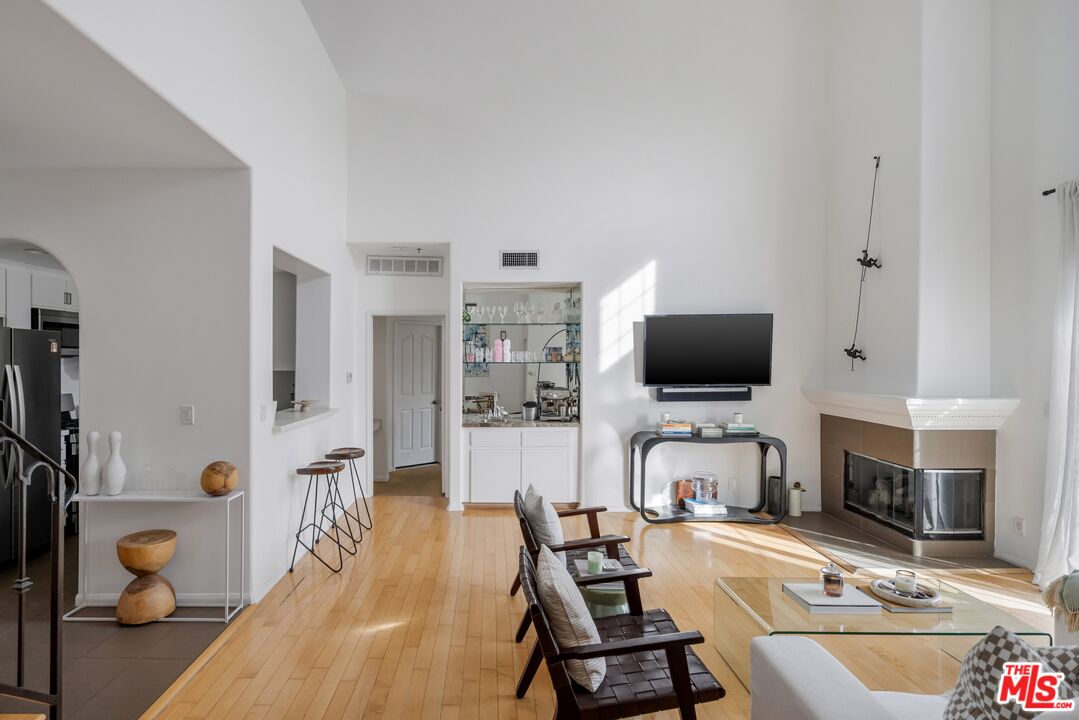 930 N Doheny Dr Unit: 305