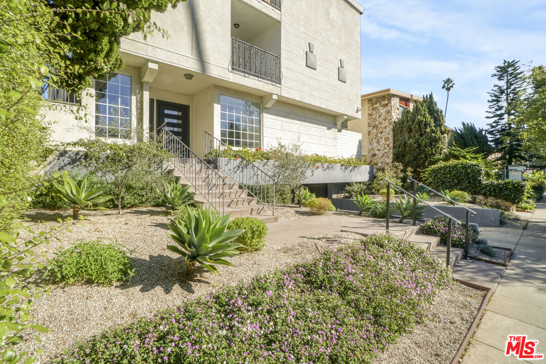 837 Lincoln Blvd Unit: 3