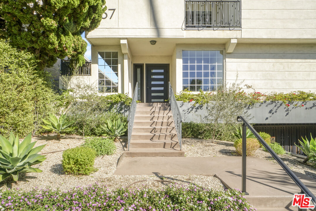 837 Lincoln Blvd Unit: 3