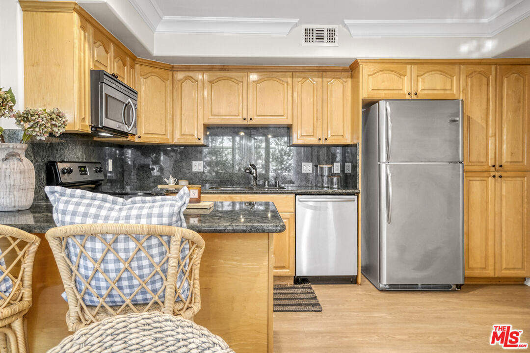 837 Lincoln Blvd Unit: 3