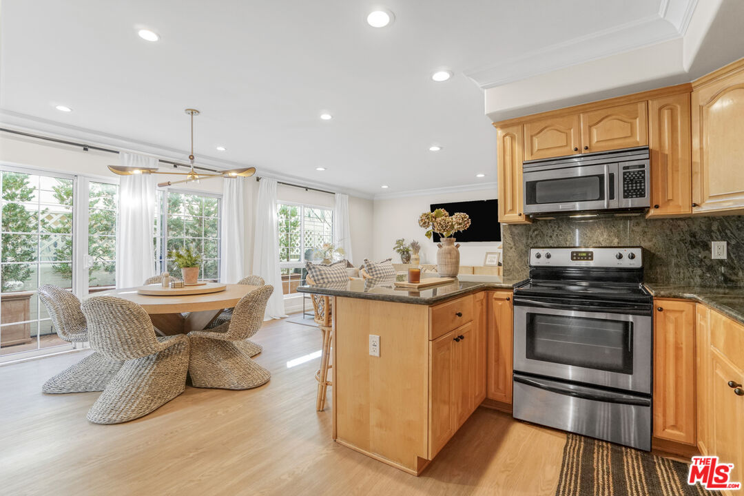 837 Lincoln Blvd Unit: 3