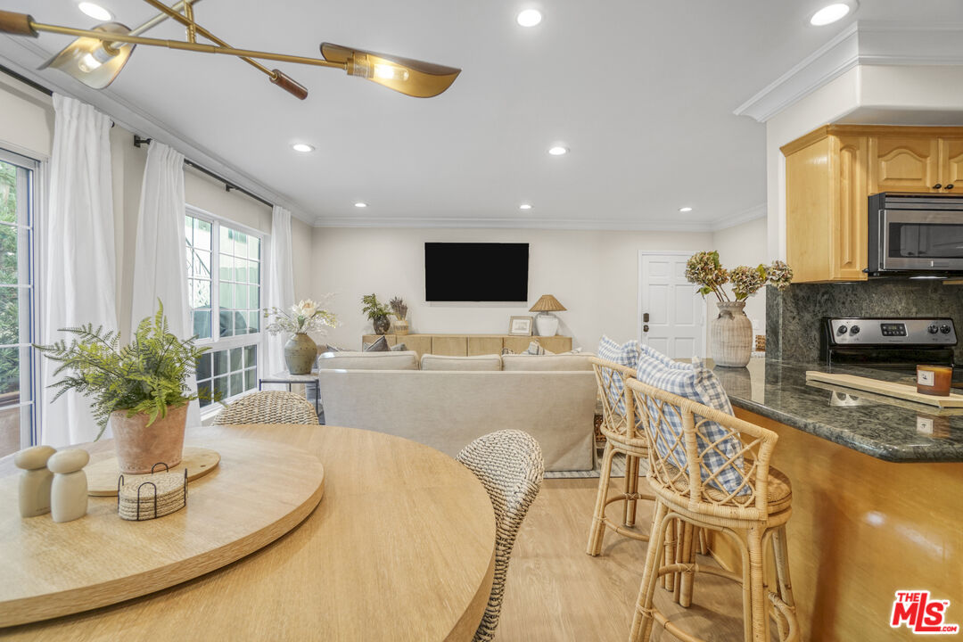 837 Lincoln Blvd Unit: 3