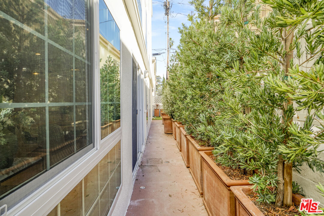 837 Lincoln Blvd Unit: 3