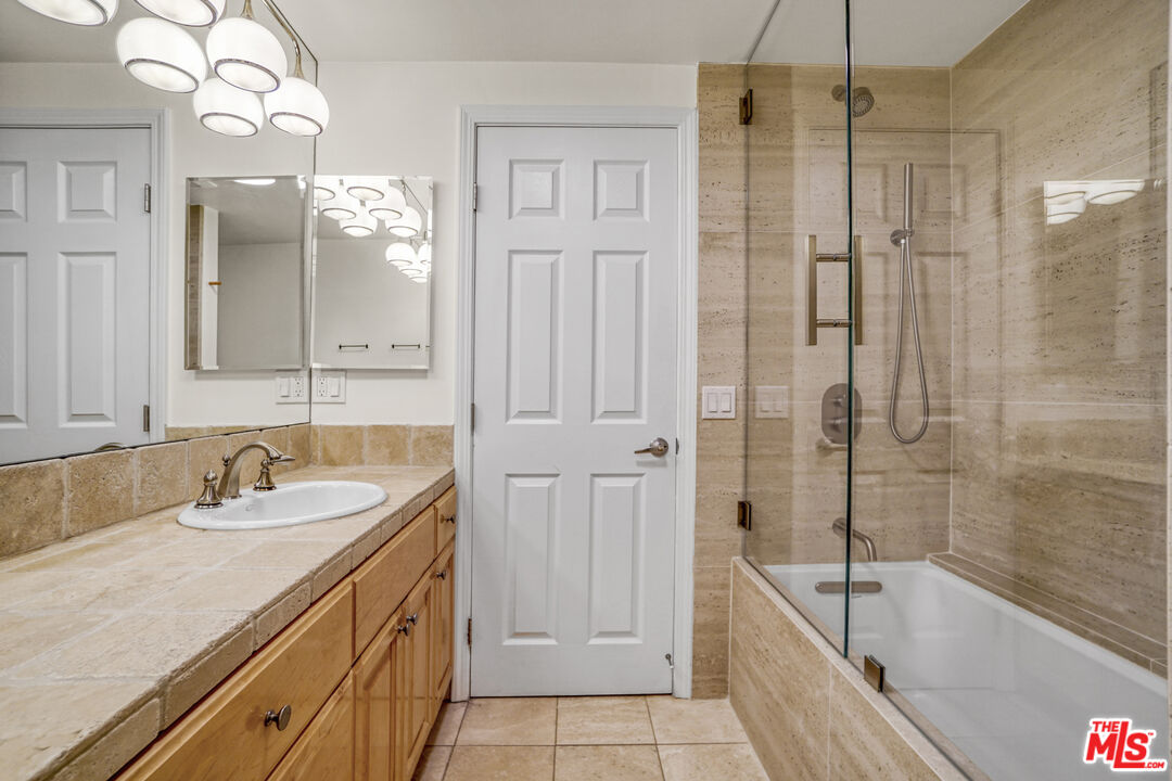 837 Lincoln Blvd Unit: 3