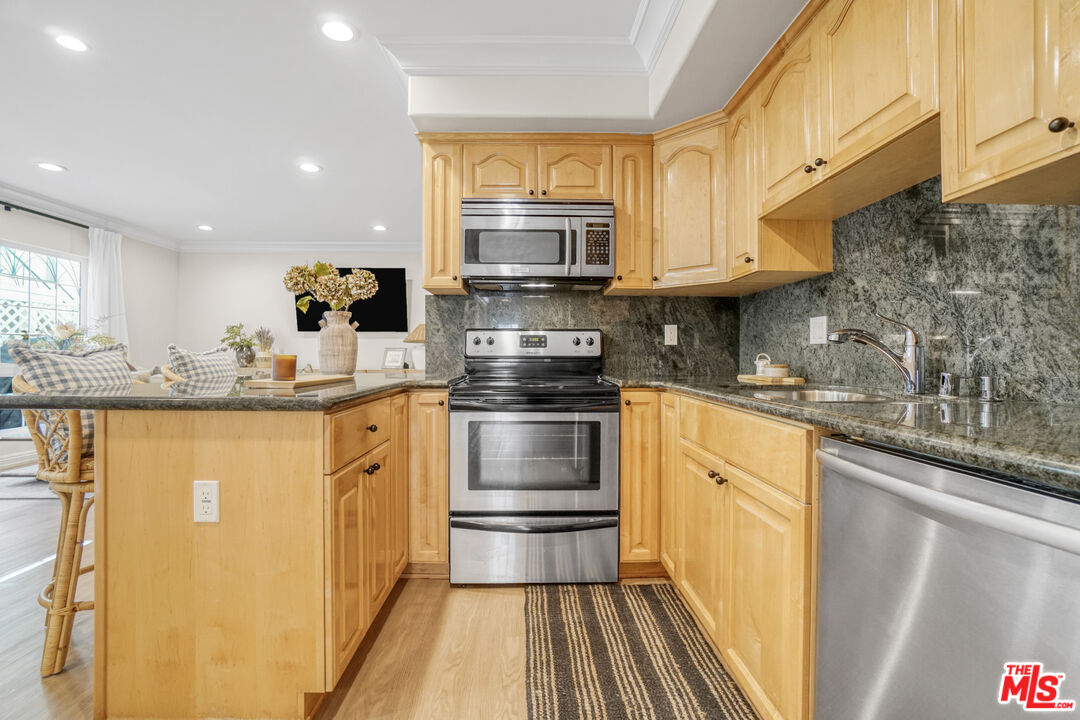 837 Lincoln Blvd Unit: 3