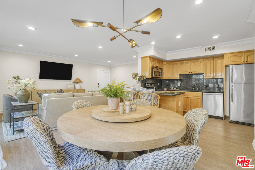 837 Lincoln Blvd Unit: 3