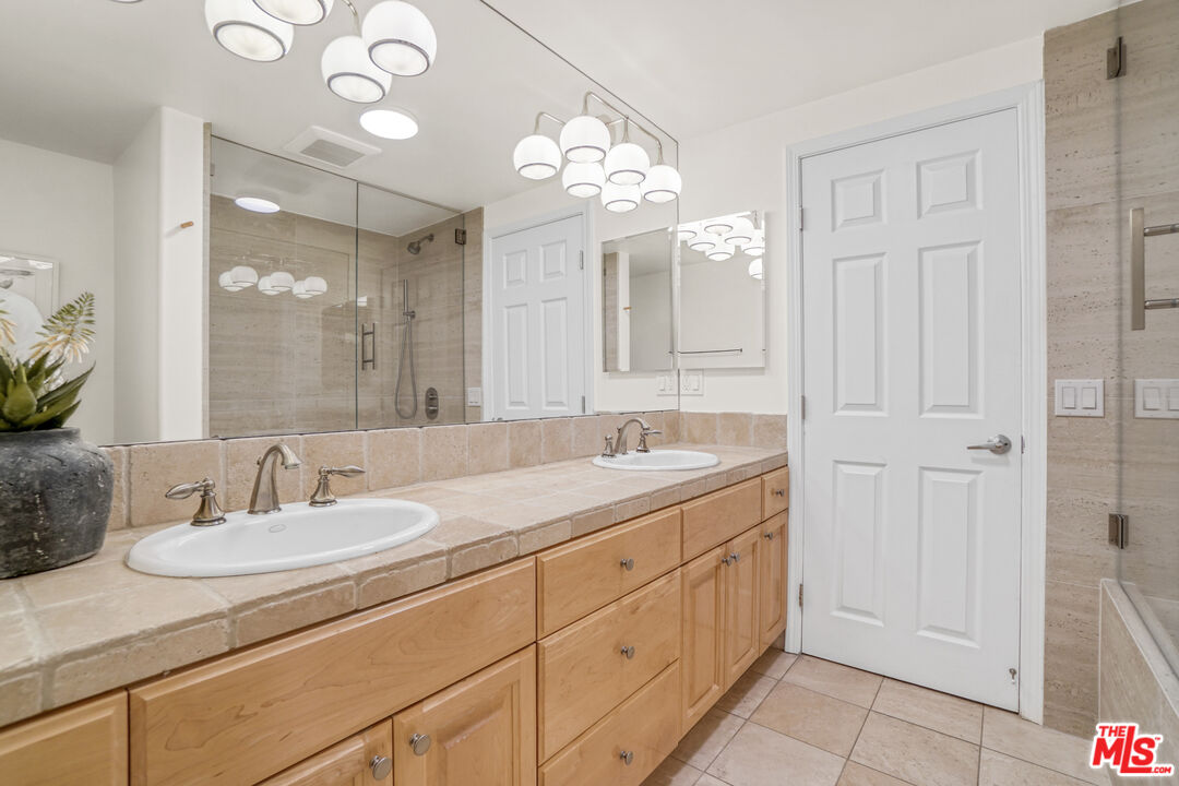 837 Lincoln Blvd Unit: 3