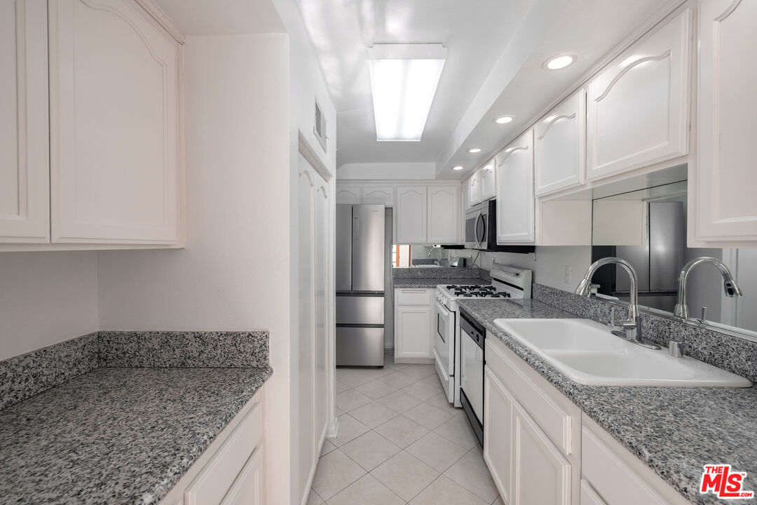 13030 Valleyheart Dr Unit: 122