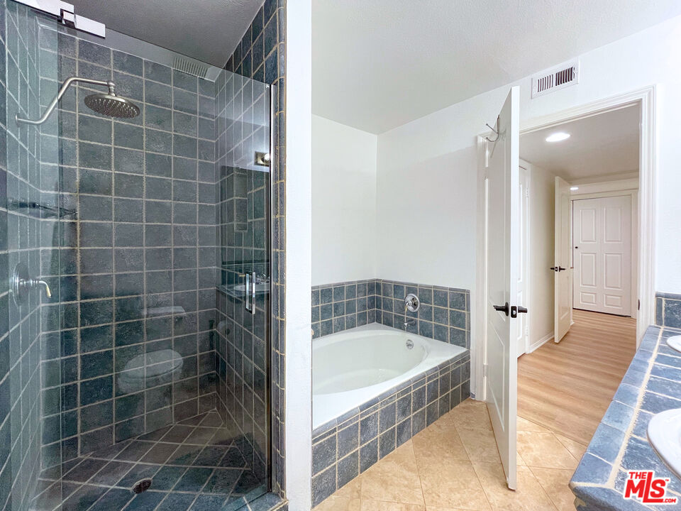 13030 Valleyheart Dr Unit: 122