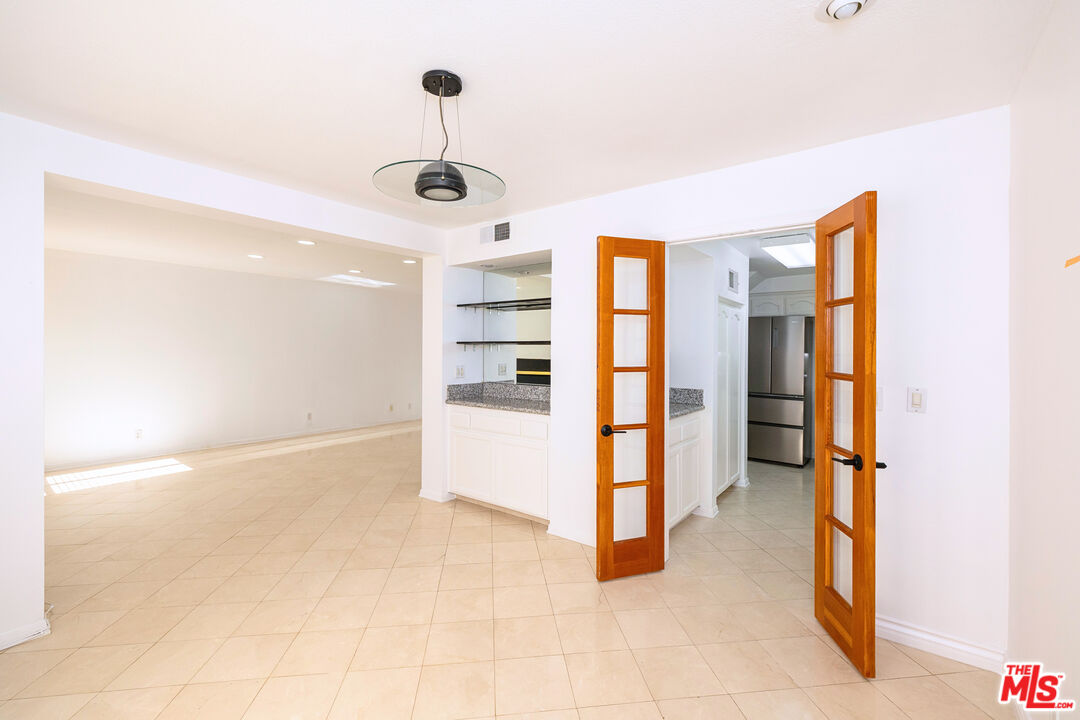 13030 Valleyheart Dr Unit: 122