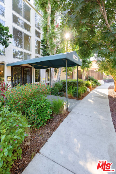13030 Valleyheart Dr Unit: 122