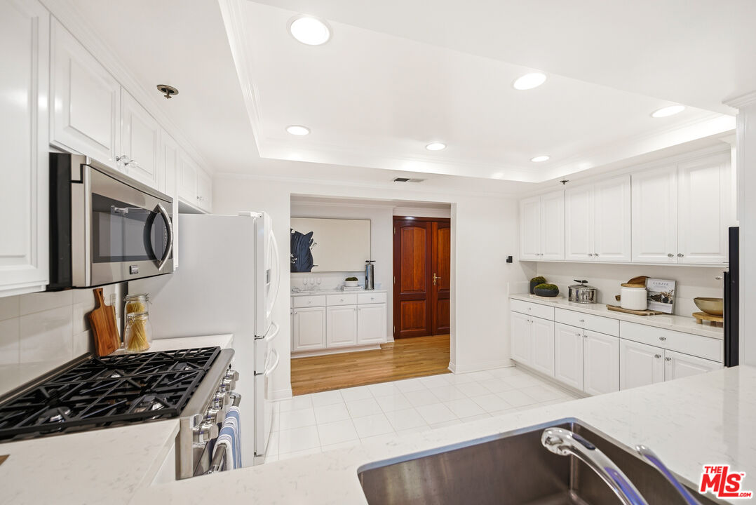 9249 Burton Way Unit: 301