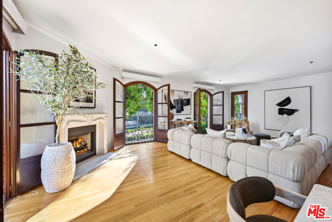 9249 Burton Way Unit: 301