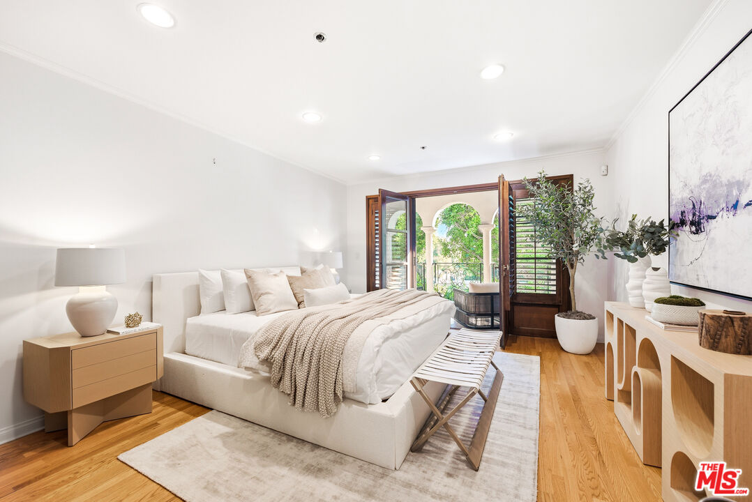 9249 Burton Way Unit: 301