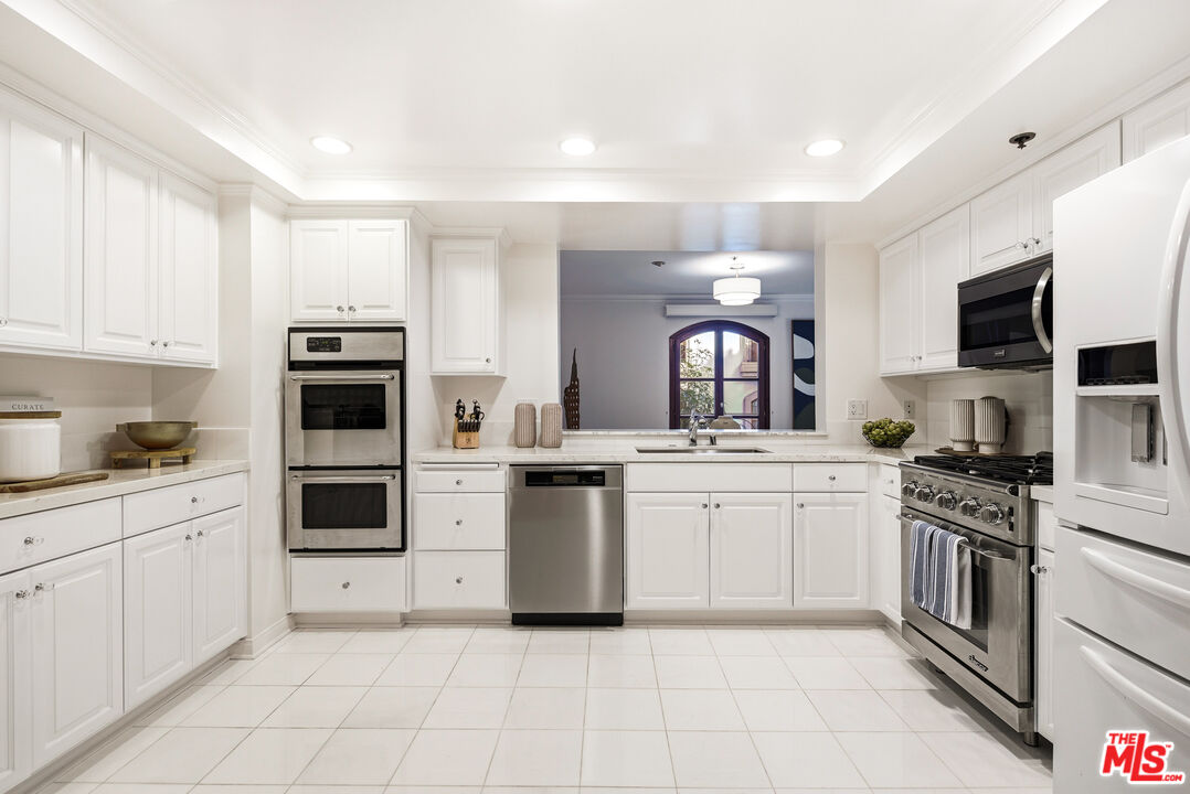 9249 Burton Way Unit: 301