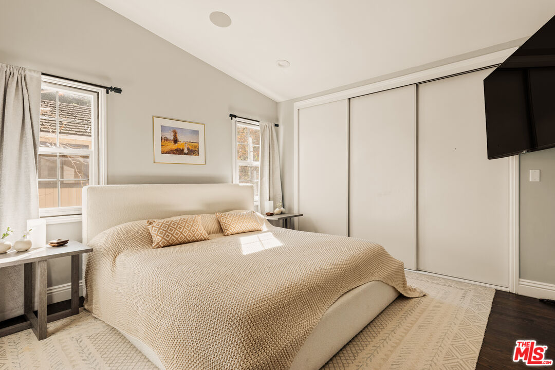 1110 N Beverly Glen Blvd