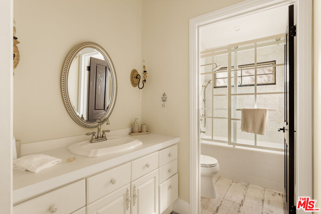 1110 N Beverly Glen Blvd