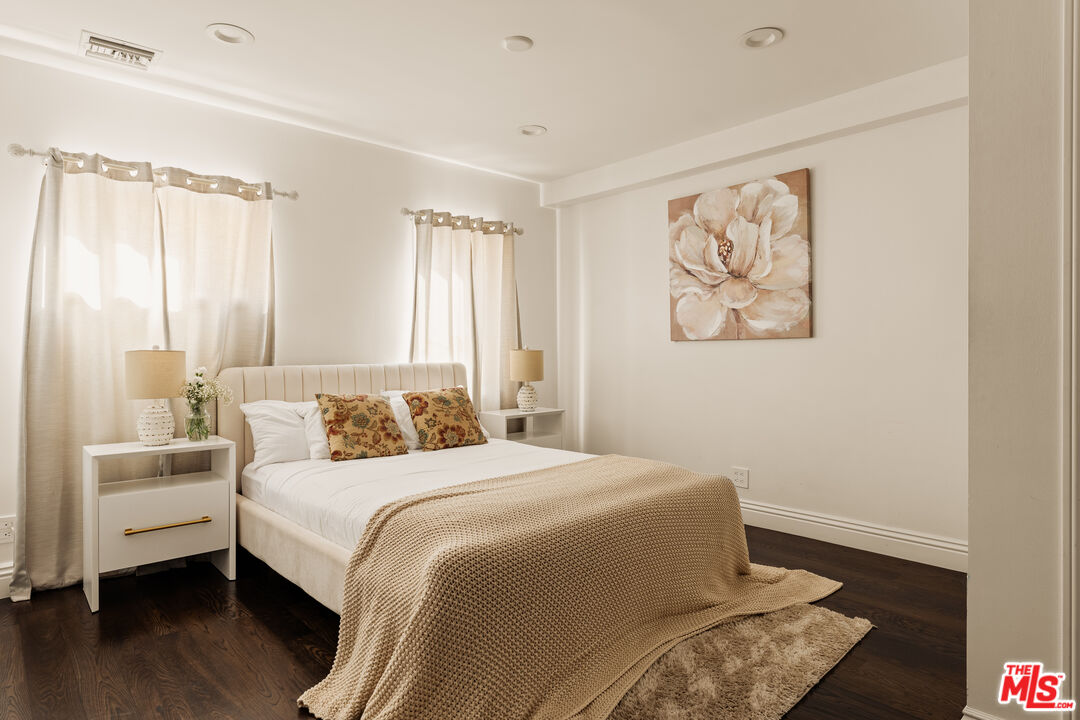 1110 N Beverly Glen Blvd