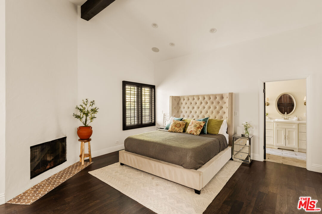 1110 N Beverly Glen Blvd