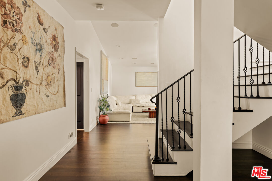 1110 N Beverly Glen Blvd