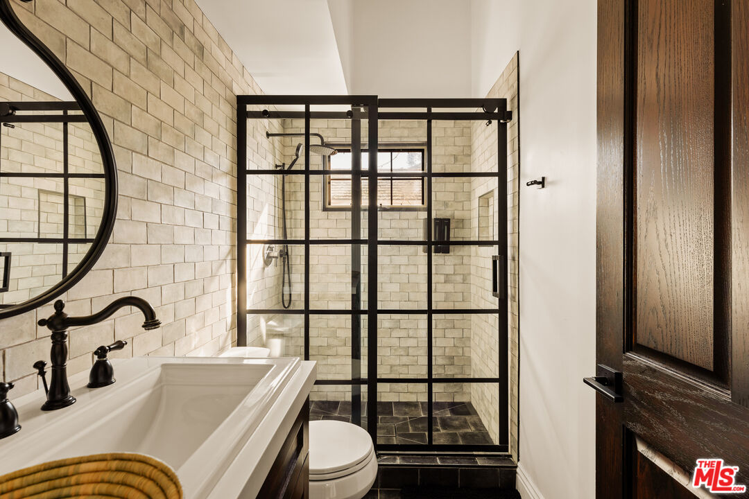 1110 N Beverly Glen Blvd