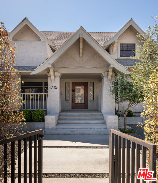 1715 S Kingsley Dr