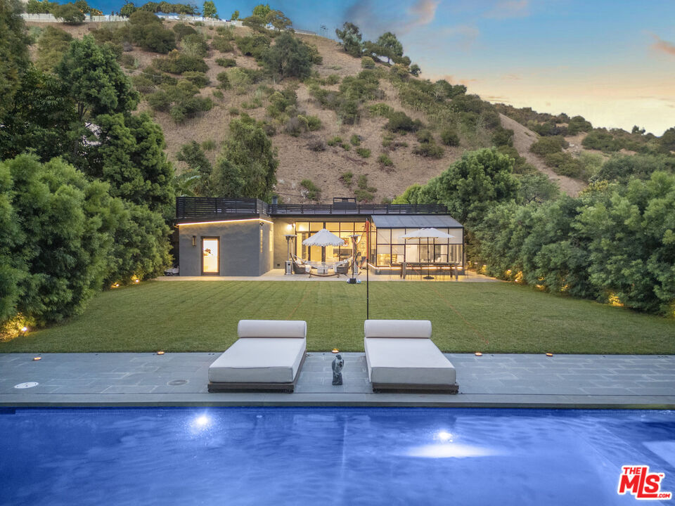 1833 Franklin Canyon Dr